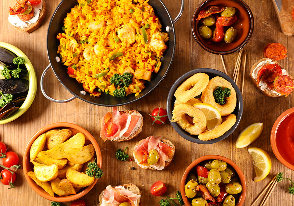 Voyage gourmand en Espagne : tapas, paella et vins exquis